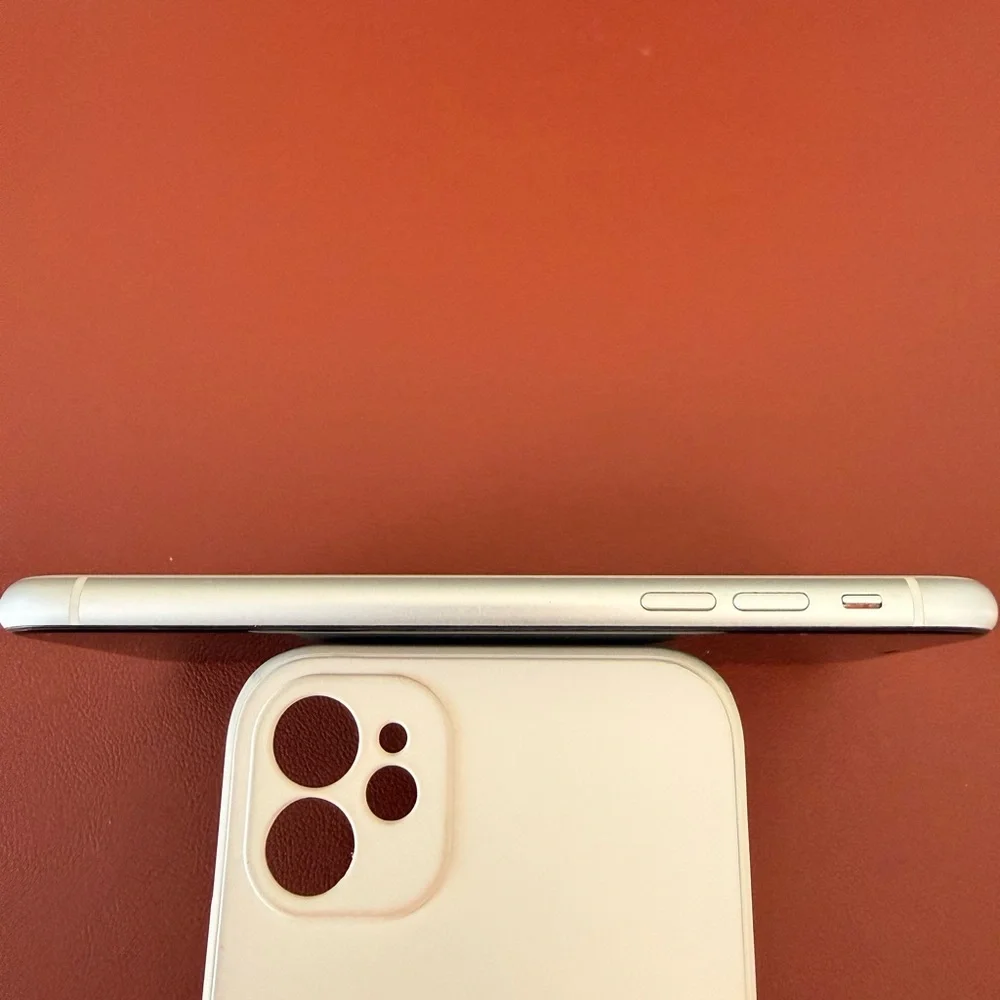 Apple iPhone 11 - Classic White
